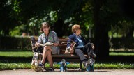 La brecha de género no se jubila: la mujeres cobran 500 euros mensuales menos de pensión