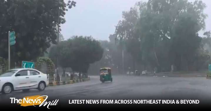 Heavy rain lashes Delhi; airlines issue travel advisories