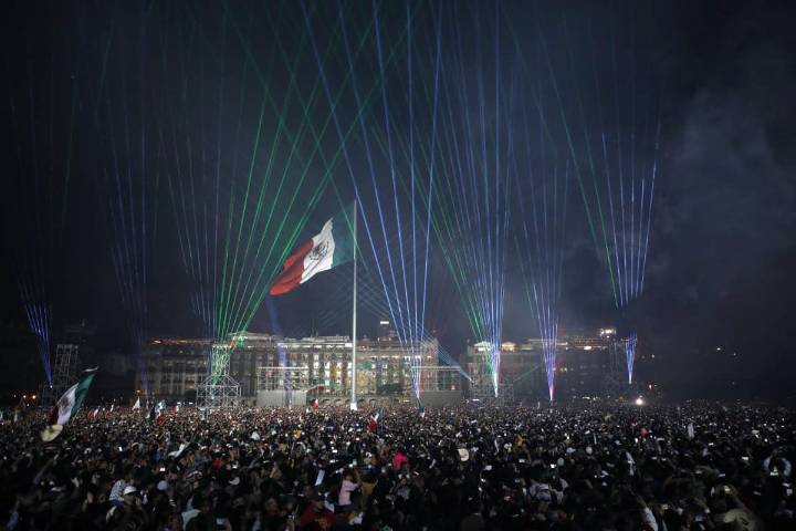 Unas 280 mil personas asistieron al Zócalo de la CDMX para celebrar un año más de Independencia