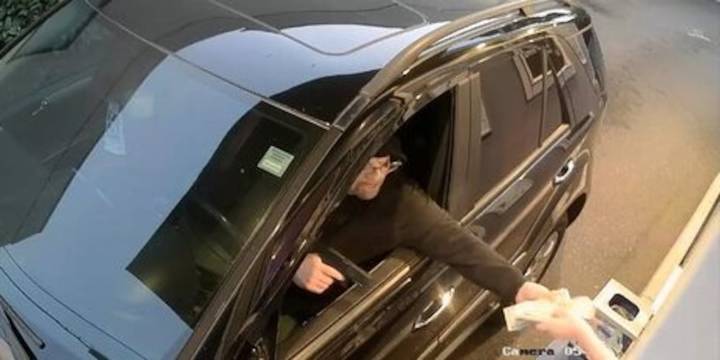 Man arrested for armed robbery spree in SE Portland; fake bomb found in suspect’s car