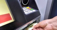 Consejos para protegerte al retirar efectivo de un cajero automático