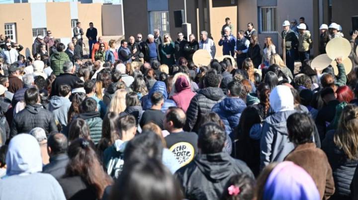 Poggi y 800 familias de San Luis hicieron la última visita de obra de sus viviendas
