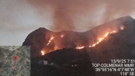 Medio centenar de bomberos forestales y tres medios aéreos combaten un incendio en Alcaucín