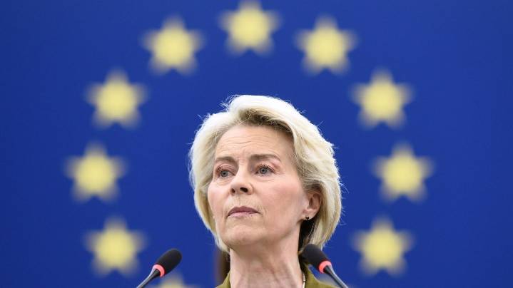 EU chief urges bloc members to sanction Russia's LNG exports