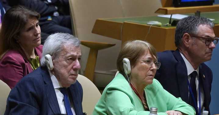 Van Klaveren: "Sería muy lamentable" que próximo gobierno no apoye candidatura de Bachelet a la ONU