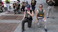 Despiden a 15 agentes del FBI por conducta durante protestas