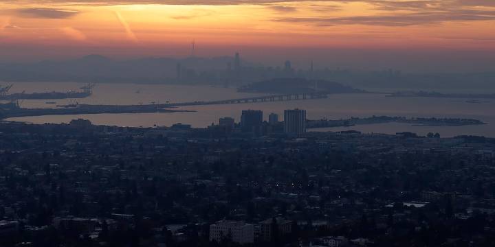 4.3 magnitude earthquake jolts the San Francisco Bay Area and people report feeling a sharp shake