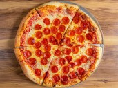 Local chileno de pizza es elegido entre los 25 mejores del mundo: dónde queda y cuáles son sus precios