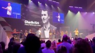 Así reaccionó el pastor de la iglesia donde acudía Charlie Kirk tras su muerte en un evento universitario en Utah