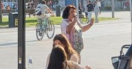 ¿Sabes que una de las cantantes callejeras más conocidas de Ourense ha cambiado de aires?