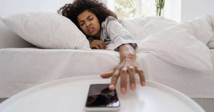 Nurse issues warning for anyone who sets multiple alarms in the morning