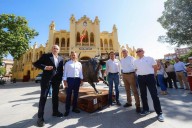 La escultura que presidirá la Feria Taurina queda inaugurada