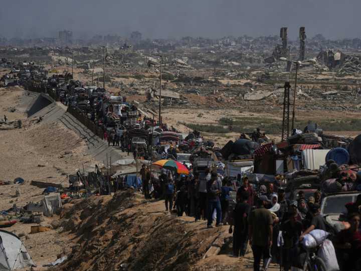 Thousands of Palestinians flee as Israeli bombs rain down on Gaza City