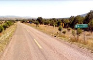 Hallan cinco cuerpos apilados con signos de violencia en carretera a Madera