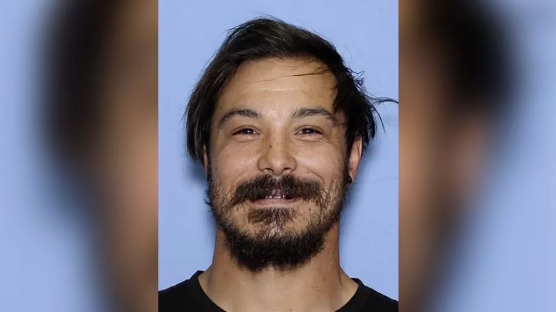 Se encuentran restos humanos que se cree que corresponden a Travis Decker, el hombre acusado de matar a sus tres hijas, dicen las autoridades