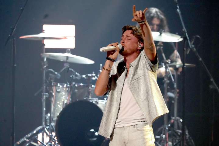 Country star cancels final tour stop over safety concerns