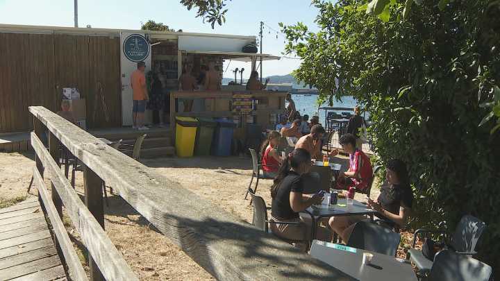 Os chiringuitos de praia poderán abrir en Galicia desde Semana Santa ata outubro