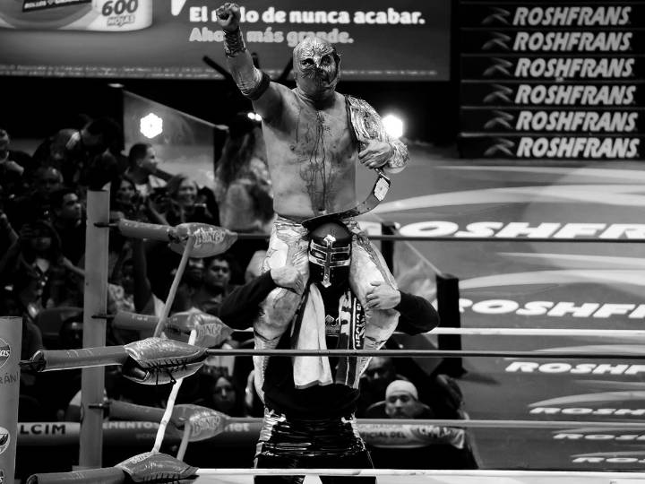 Le costó con sangre a Místico; nuevo campeón