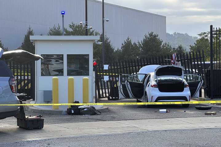 Suspect in custody after driver rams car into FBI building gate in Pittsburgh