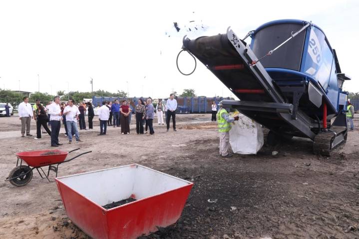 Atiende Américo demandas de las mujeres despicadoras en Tampico