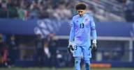 ¡Duro revés para Memo Ochoa! Se cayó su fichaje en Europa y tiene un panorama desolador