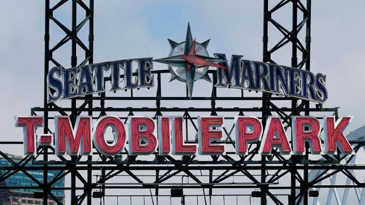 Mariners fans tired of preachers' noise outside stadium