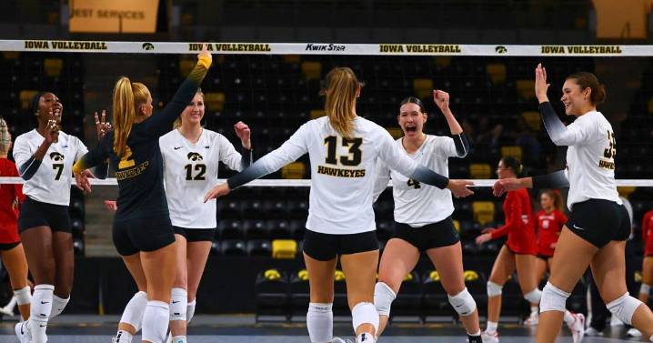Iowa volleyball opens Big Ten play with win, Vanzandt records career milestone kill