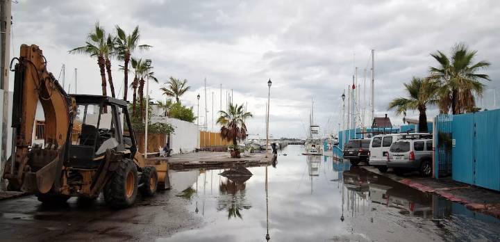 Tormenta “Lorena” se acerca a Baja California Sur; tocaría tierra como huracán categoría 1