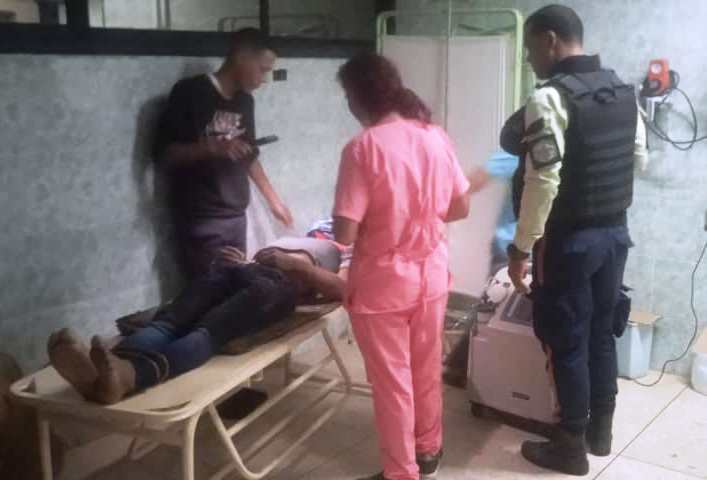 Dos heridos tras ser arrollados por un carro en Delta Amacuro, su conductor se fue a la fuga