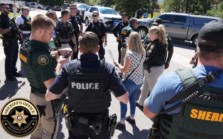 Otro tiroteo en escuela de EE.UU.; tres heridos en preparatoria de Denver