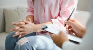 Piden a la Junta acciones para la prevención del suicidio entre los jóvenes extremeños