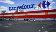 Carrefour se va de Argentina: cuáles son los dos compradores que desafían al empresario que quiere quedarse con la cadena