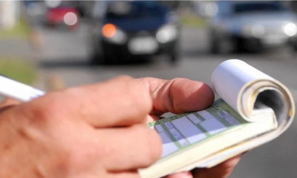 Sube el valor de la multa por cruzar con semáforo en rojo o transitar sin VTV