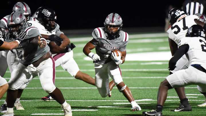 Stanhope Elmore's Damarrian Barnes runs over Smiths Station in homecoming win