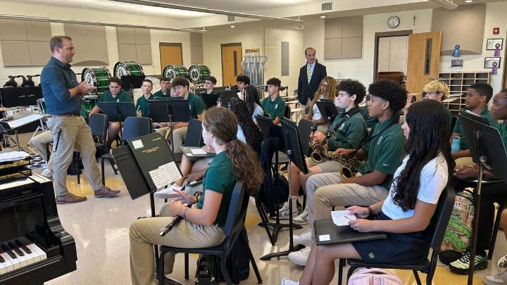 Notre Dame West Haven welcomes first-ever co-ed class – NBC Connecticut