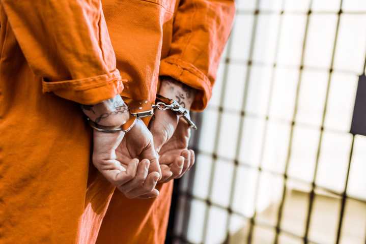 Un hombre enfrenta cargos por crueldad animal y posibles peleas de perros