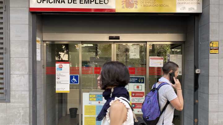 Menos de la mitad de los contratos indefinidos creados desde la reforma laboral pasaron del año