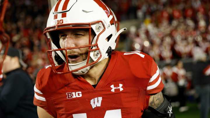 UW's Zachman honored by Big Ten after heroics in fourth quarter helped seal Week 1 win