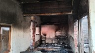 Vecinos quemaron una vivienda tomada por "trapitos" en Centenario