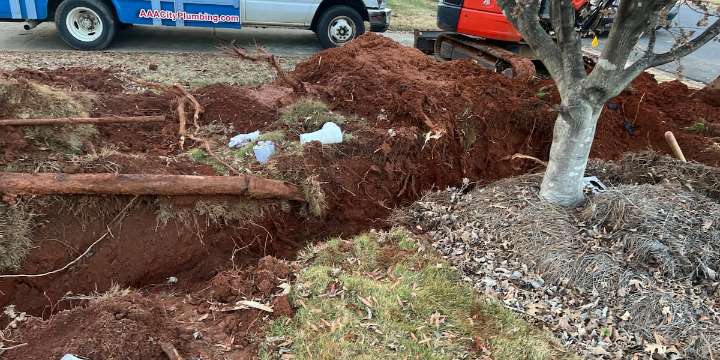 Charlotte homeowner spends $8K after fiber optics line pierces sewage line, causes serious damage