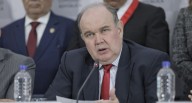 López Aliaga acude a la PCM para reunión, pero evita confirmar si se abordará el tren Lima