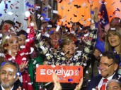 Evelyn Matthei relanzó su campaña junto a figuras de Chile Vamos, Demócratas y Amarillos: "El futuro se construye con unidad"