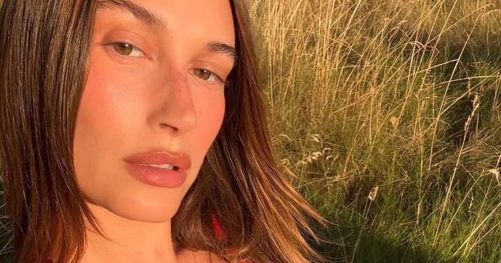 Hailey Bieber Walking in Bodycon Minidress Has the Internet in a Chokehold: 'Iconic'