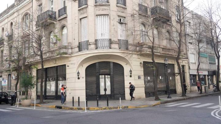 Un clásico bar del Paseo del Siglo cerró sus puertas sorpresivamente después de 36 años
