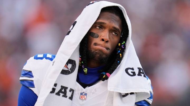 Cowboys' CeeDee Lamb injures ankle in loss, will have MRI