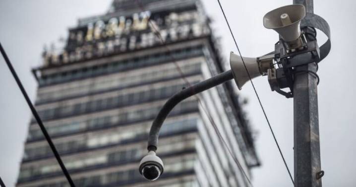 Brugada promete reconstrucción al 100% y anuncia plan para reforzar edificios