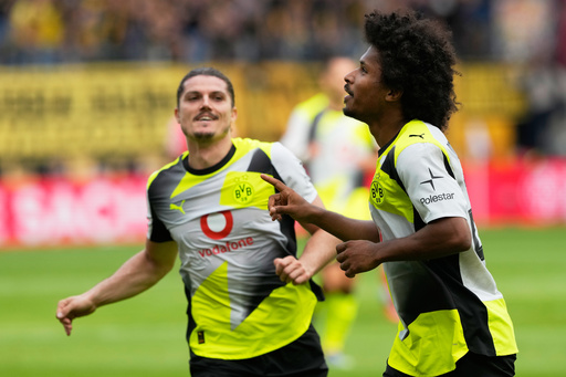 Dortmund vence 2-0 al Mainz y sigue al paso del líder Bayern en la Bundesliga