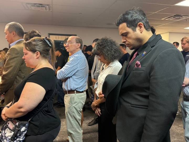 Las Vegas supporters hold candlelight vigil to honor Charlie Kirk