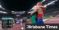 Aussie, American embrace during epic pole vault final