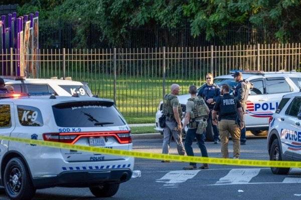 Un hombre asesina a su pareja y arroja a su hija de dos años a un río lleno de caimanes porque «no la quería»
